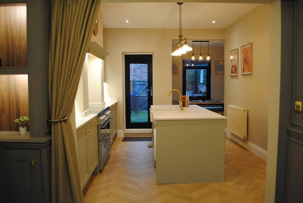 Cosy Renovated House In Warrington Villa Exteriör bild