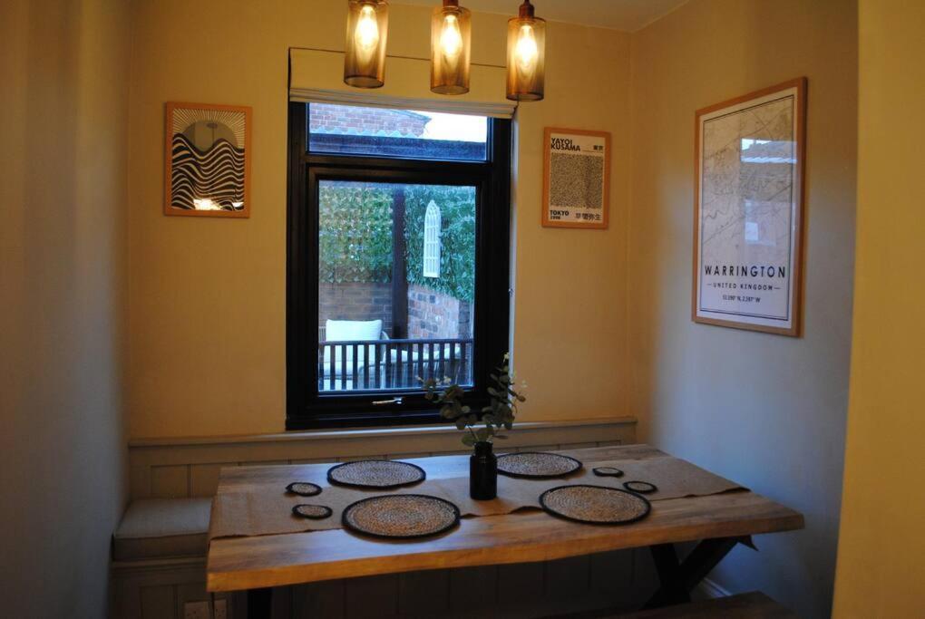 Cosy Renovated House In Warrington Villa Exteriör bild