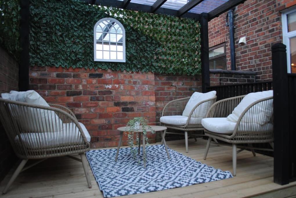 Cosy Renovated House In Warrington Villa Exteriör bild