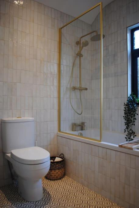 Cosy Renovated House In Warrington Villa Exteriör bild