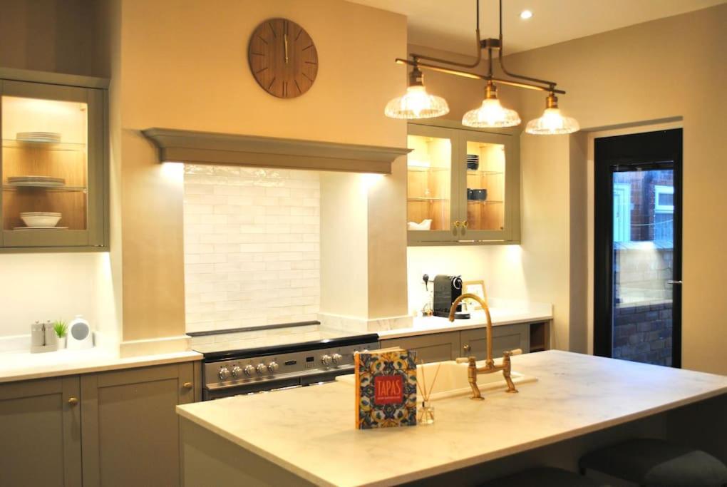 Cosy Renovated House In Warrington Villa Exteriör bild