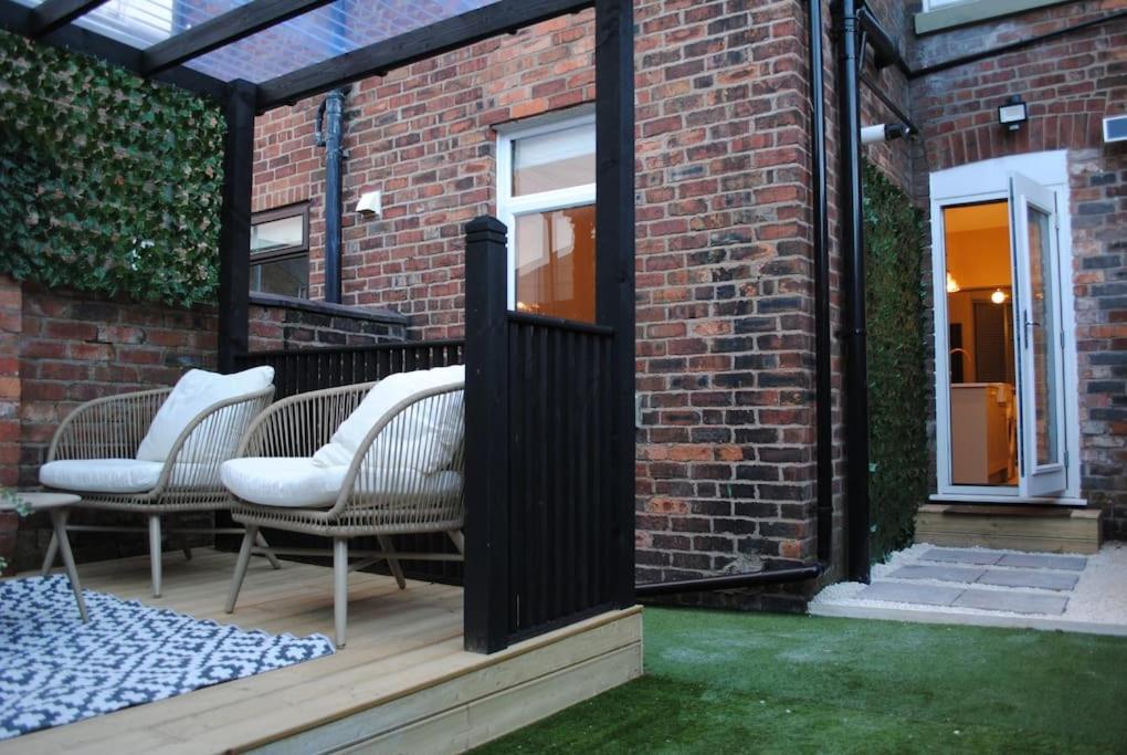 Cosy Renovated House In Warrington Villa Exteriör bild